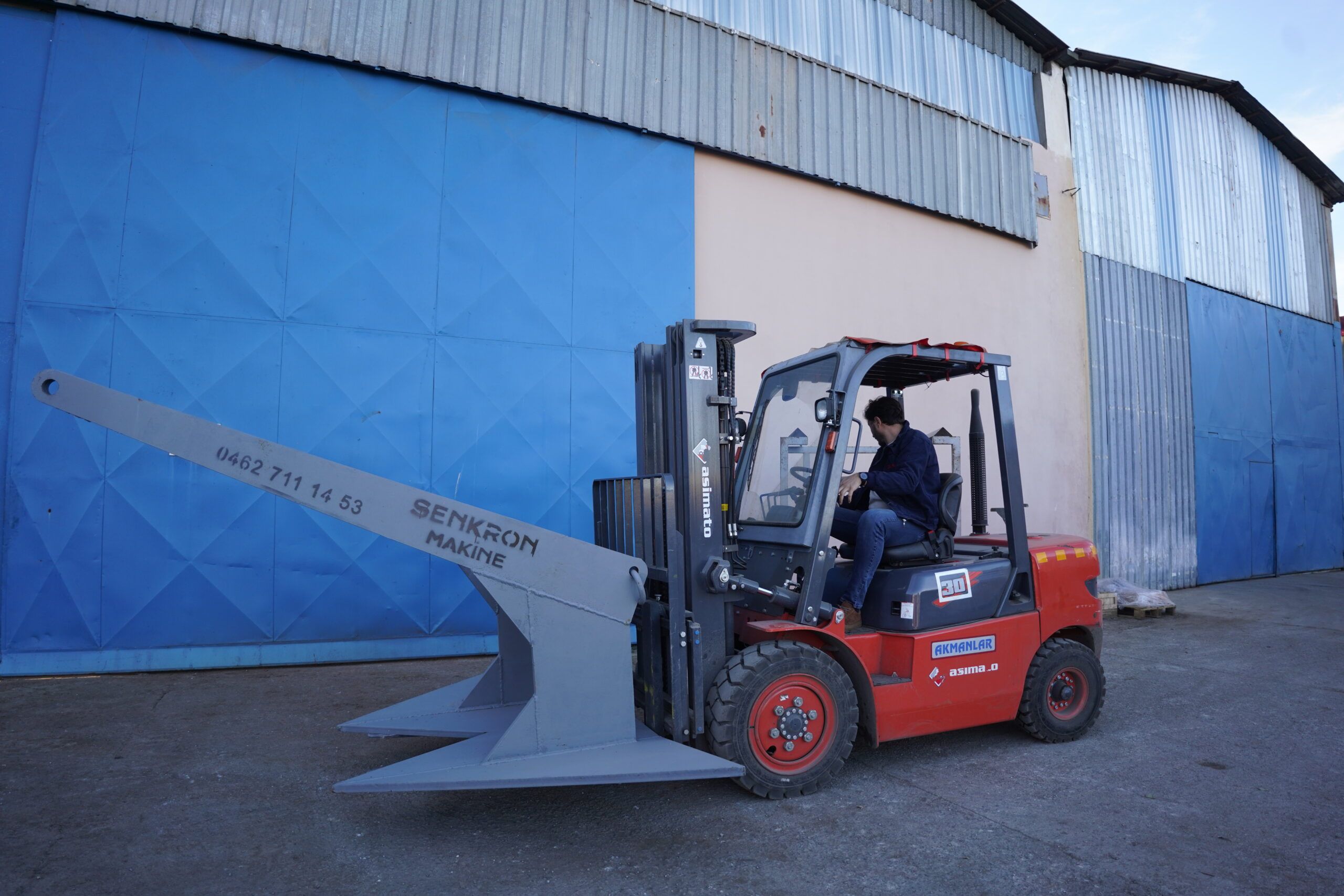 Forklift ile taşınan çapa, Arsin OSB atölyesi önünde